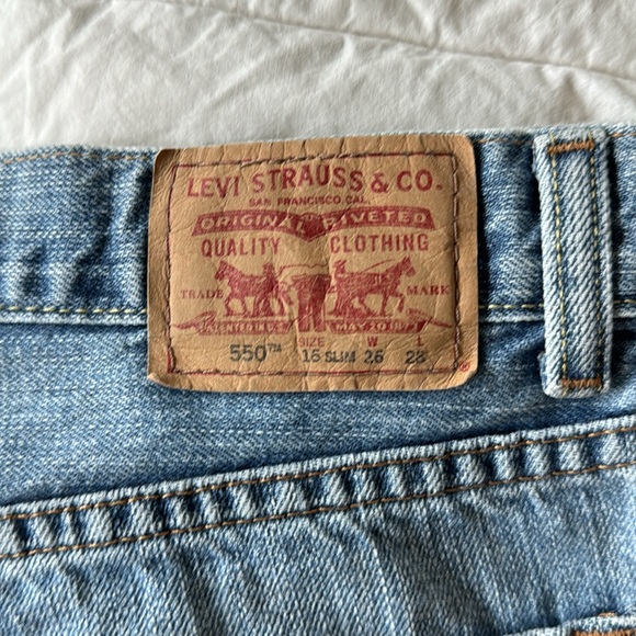 Levi’s cutoffs - Picture 3 of 4